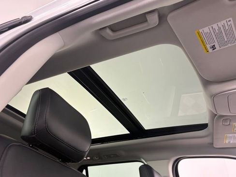 Used 2025 Ford Expedition Platinum image 33