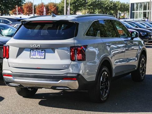 New 2025 Kia Sorento S image 9