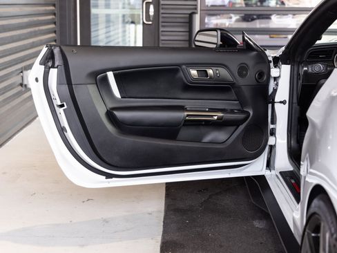 Used 2020 Ford Mustang Shelby GT500 w/ Carbon Fiber Track Pack image 16