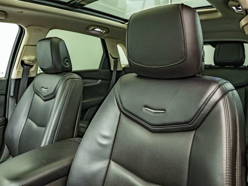 Used 2017 Cadillac XT5 Luxury w/ Driver Awareness Package FWD image 32