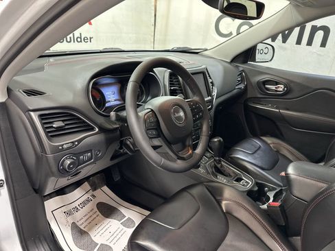 Used 2023 Jeep Cherokee Trailhawk AWD/4WD image 23