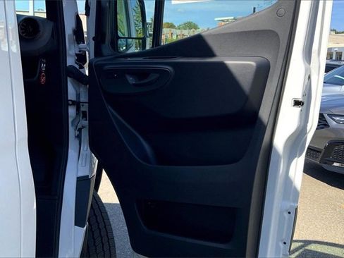 Used 2024 Mercedes-Benz Sprinter 2500 image 16