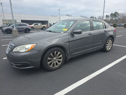 Used 2013 Chrysler 200 Touring image 2