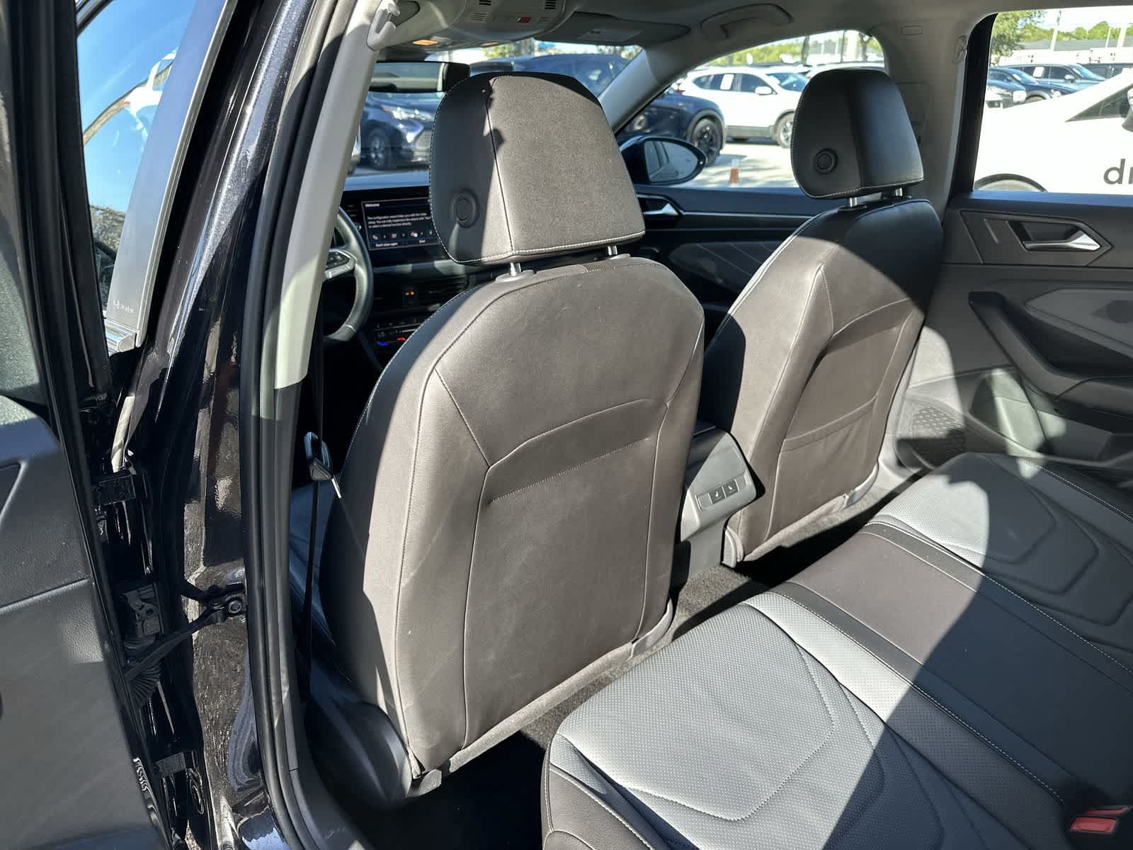 Used 2025 Volkswagen Jetta SEL FWD image 17