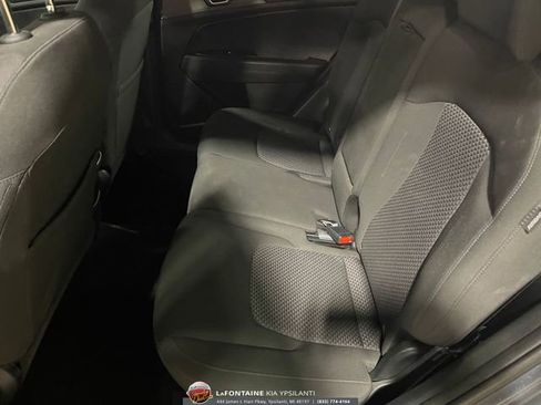 Used 2025 Kia Sportage LX image 18