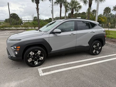 Used 2024 Hyundai Kona SEL AWD/4WD image 3