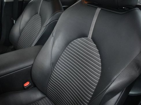 Used 2024 Toyota Camry SE image 9