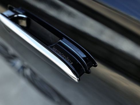 Used 2022 Mercedes-Benz S 500 4MATIC w/ AMG Line Package image 21