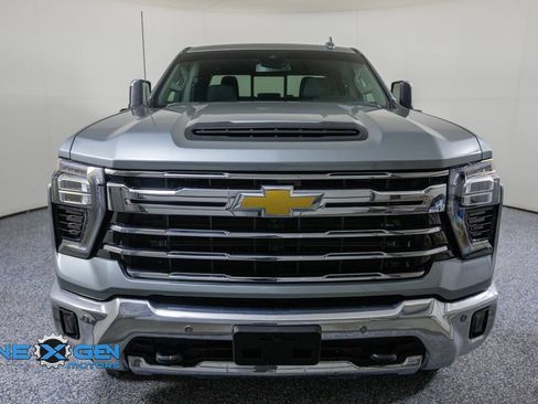 Used 2025 Chevrolet Silverado 2500 LTZ w/ LTZ Convenience Package AWD/4WD image 2