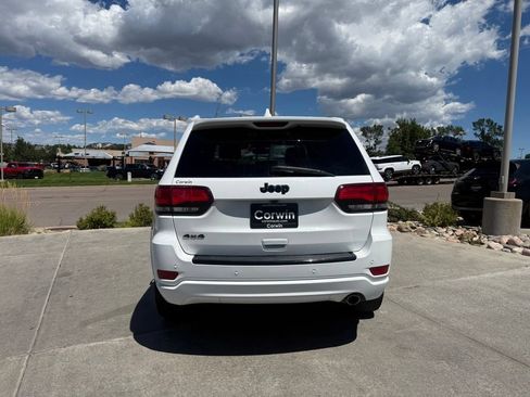 Used 2017 Jeep Grand Cherokee Altitude AWD/4WD image 7