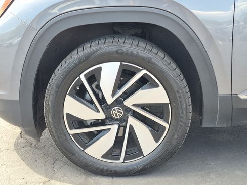 Used 2024 Volkswagen Atlas SEL AWD/4WD image 13