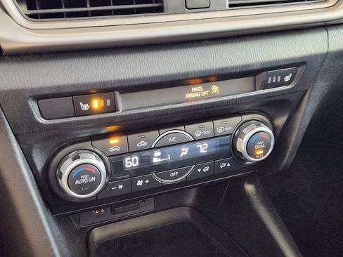 Used 2017 MAZDA MAZDA3 Touring image 19