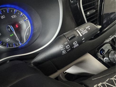 Used 2024 Chrysler Pacifica Touring-L FWD image 16