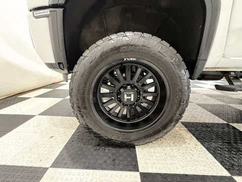 Used 2024 GMC Sierra 3500 AT4 w/ Technology Package AWD/4WD image 10