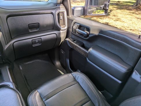 Used 2020 GMC Sierra 2500 Denali w/ Denali Ultimate Package AWD/4WD image 17