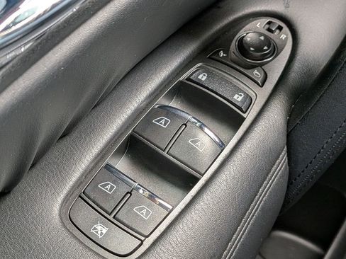 Used 2022 Nissan Armada SL w/ Midnight Edition Package image 27