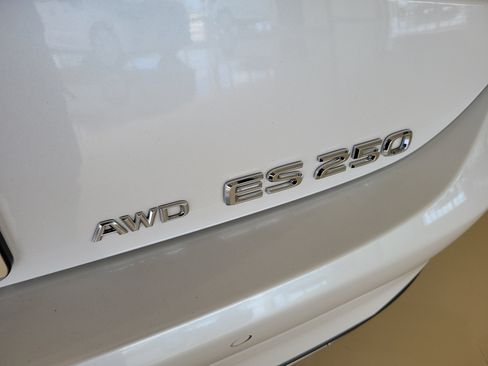 Used 2024 Lexus ES 250 w/ Premium Package AWD/4WD image 10