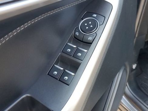 Used 2023 Ford Explorer XLT w/ Equipment Group 202A AWD/4WD image 5