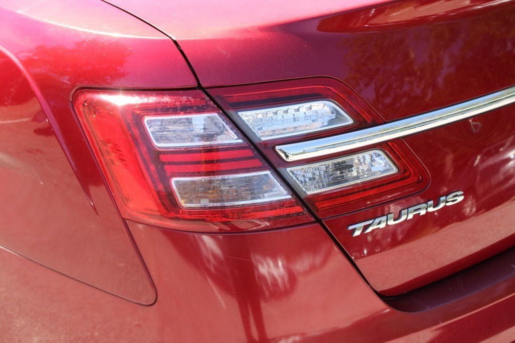 Used 2013 Ford Taurus SEL FWD image 11