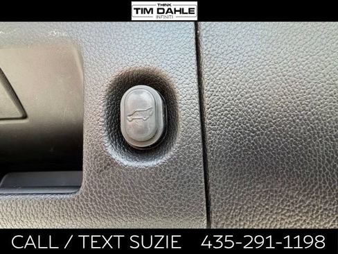Used 2019 Cadillac Escalade Premium Luxury AWD/4WD image 21