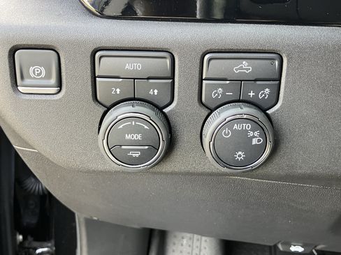 Used 2025 Chevrolet Silverado 1500 LT w/ Protection Package AWD/4WD image 19