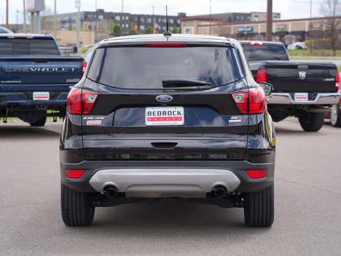 Used 2019 Ford Escape SE FWD image 4