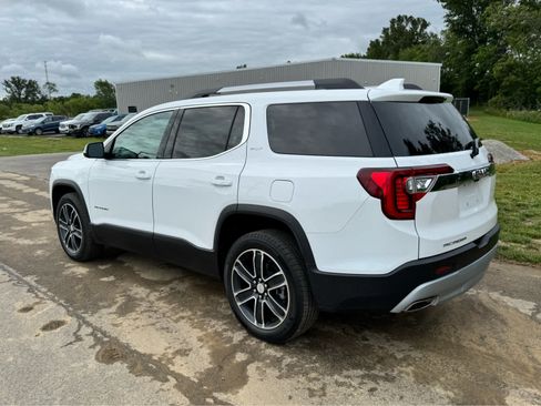 Used 2023 GMC Acadia SLT w/ Preferred Package FWD image 4
