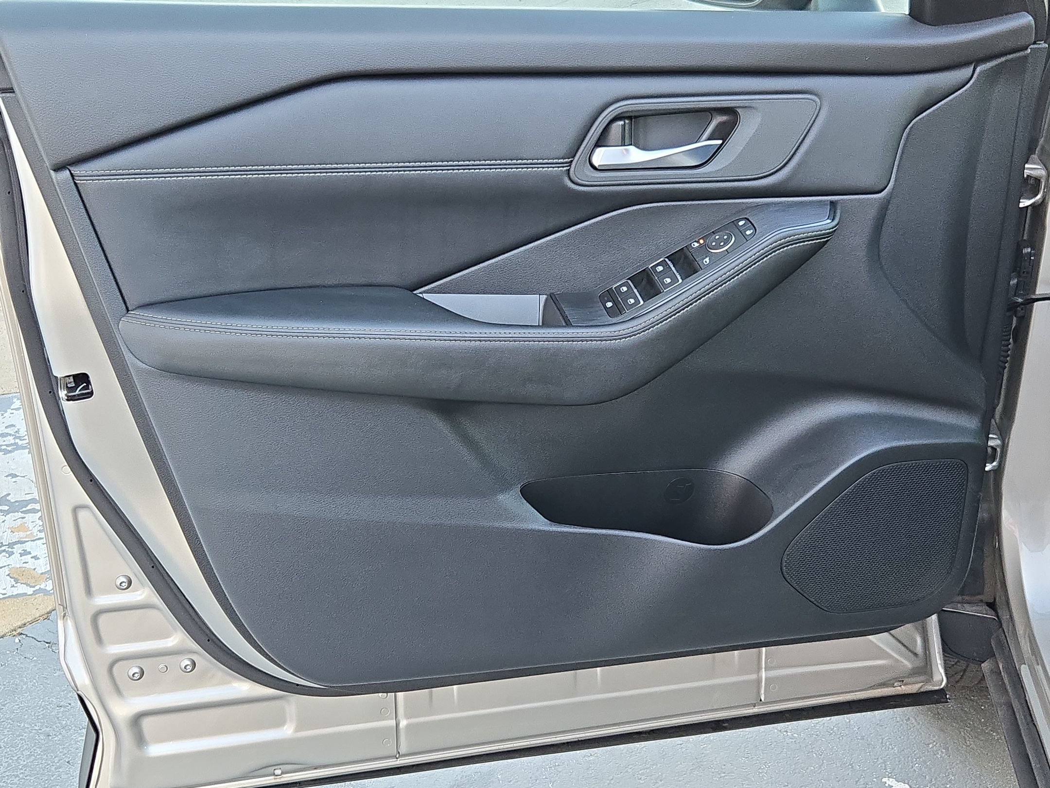 Used 2024 Nissan Rogue SL AWD/4WD image 20