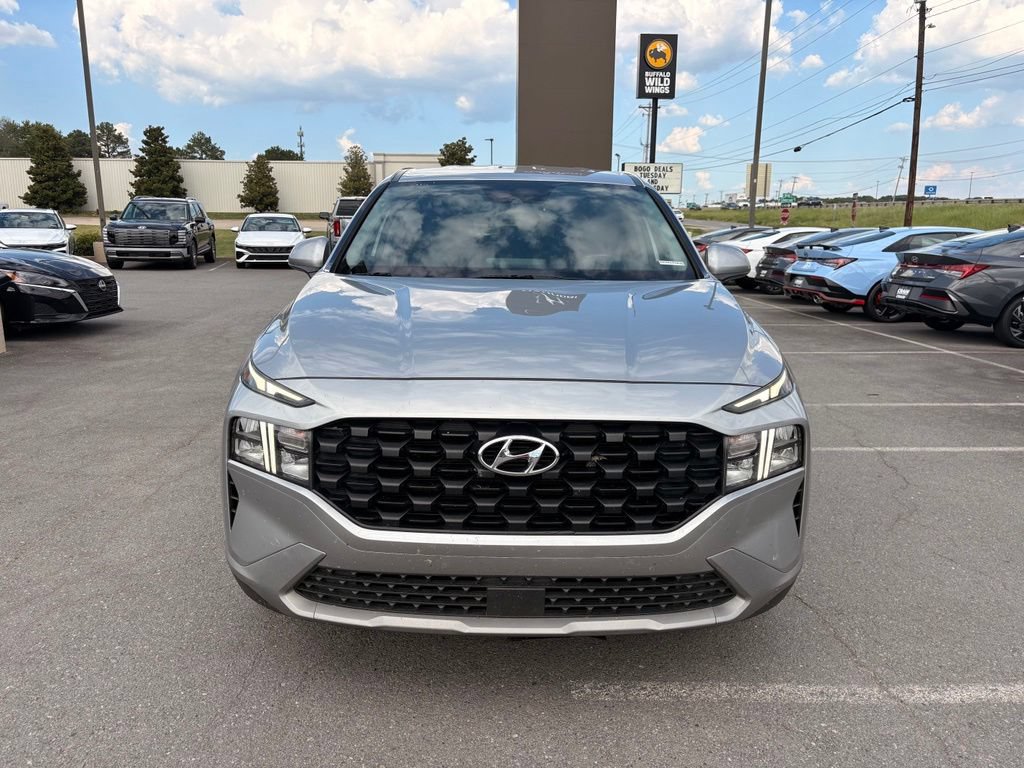 Used 2022 Hyundai Santa Fe SE FWD image 2