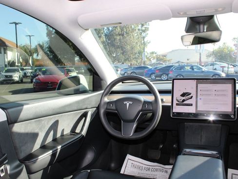 Used 2022 Tesla Model Y Long Range AWD/4WD image 21