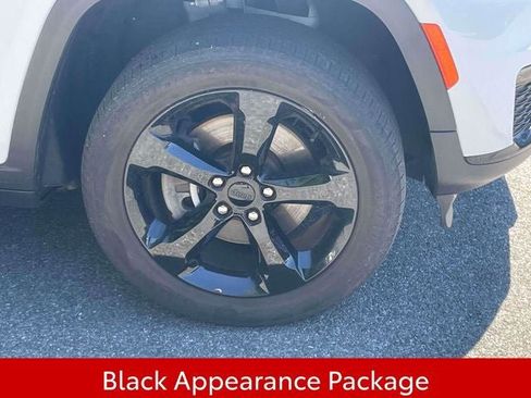 Used 2023 Jeep Grand Cherokee L Limited w/ Black Appearance Package AWD/4WD image 12