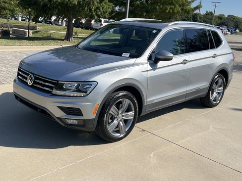 Certified 2020 Volkswagen Tiguan SEL image 5