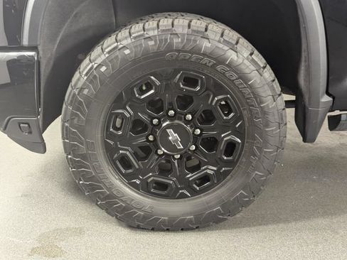 Used 2024 Chevrolet Silverado 3500 High Country w/ Technology Package AWD/4WD image 11