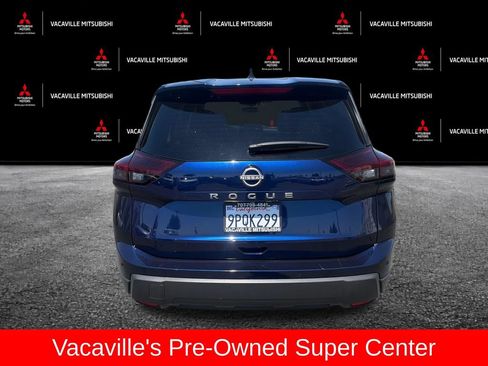 Used 2025 Nissan Rogue SV FWD image 4