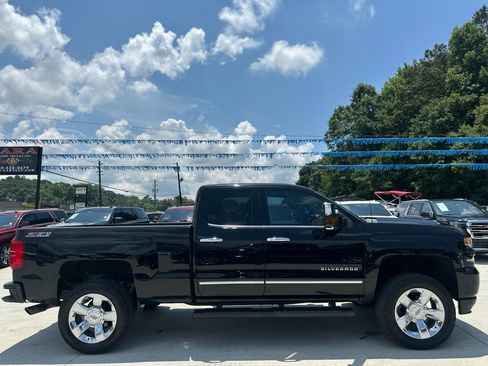 Used 2017 Chevrolet Silverado 1500 LTZ Z71 w/ LTZ Plus Package AWD/4WD image 8
