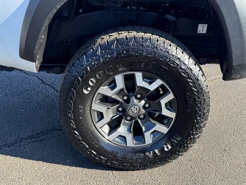 Used 2020 Toyota Tacoma TRD Off-Road image 39