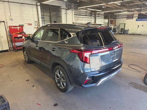 Used 2024 Kia Seltos S AWD/4WD image 5