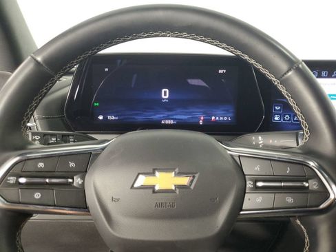 Used 2025 Chevrolet Traverse LT FWD image 22