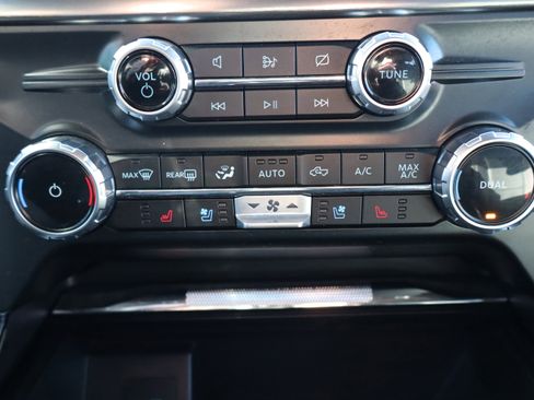 Used 2023 Ford F150 Lariat w/ Max Trailer Tow Package image 21