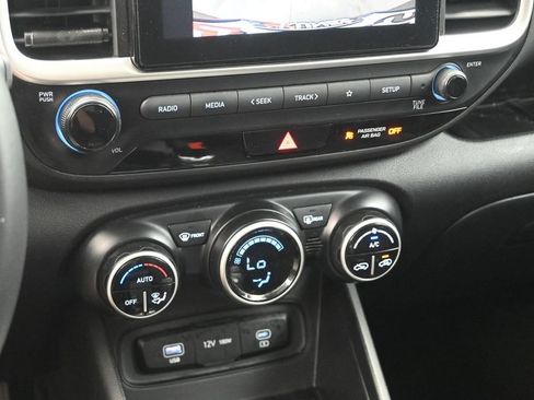 Certified 2023 Hyundai Venue SEL FWD image 18