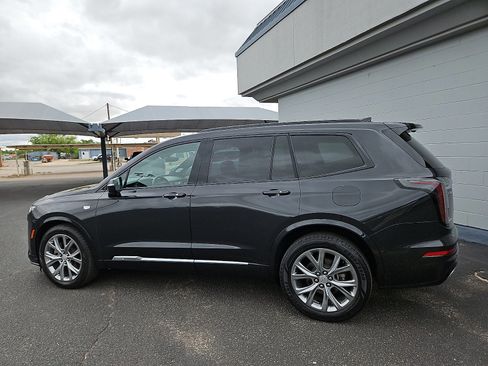 Used 2020 Cadillac XT6 Sport w/ Platinum Package AWD/4WD image 2