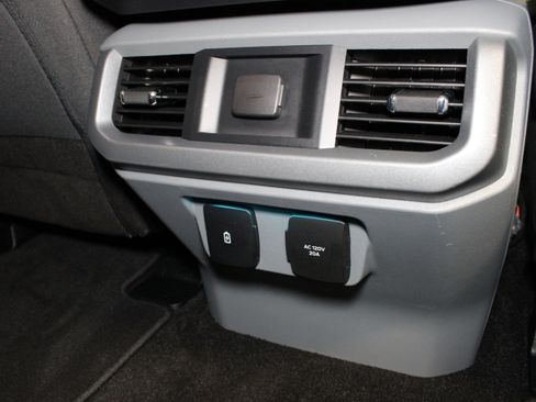 Used 2022 Ford F150 Lightning XLT AWD/4WD image 18