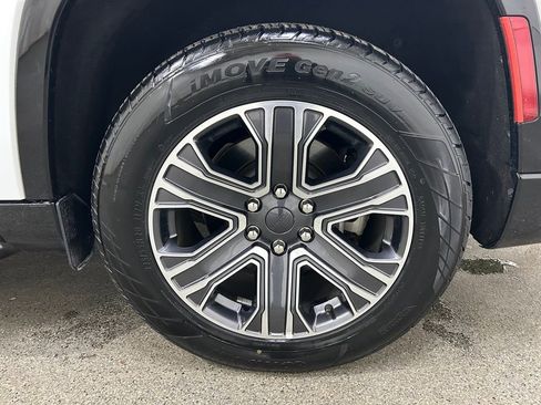 Used 2024 Jeep Wagoneer L Series II w/ Flexible Seating Group image 13