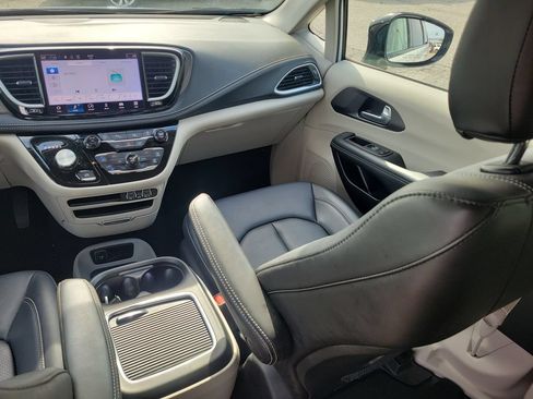 Used 2024 Chrysler Pacifica Touring-L w/ Road Tripper Package FWD image 13