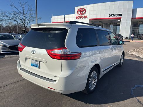 Used 2017 Toyota Sienna XLE w/ XLE Navigation Package image 5