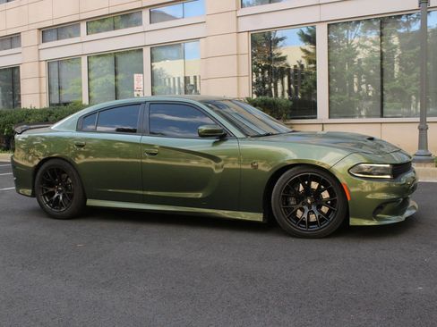 Used 2018 Dodge Charger R/T Scat Pack w/ Dynamics Package image 2