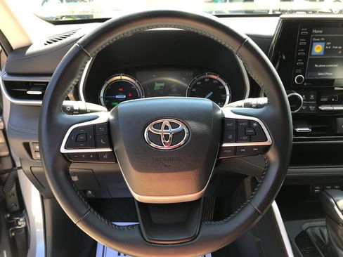 Certified 2022 Toyota Highlander XLE AWD/4WD image 18