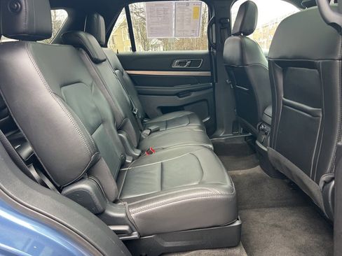 Used 2018 Ford Explorer XLT w/ Equipment Group 202A image 27