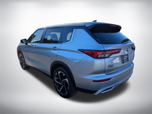 Used 2024 Mitsubishi Outlander SE image 6