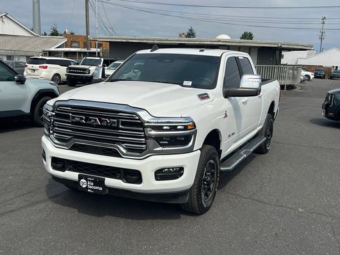 Used 2025 RAM 2500 Laramie AWD/4WD image 3